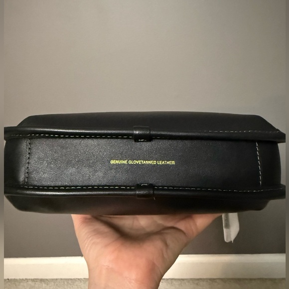 Authentic Coach Curve Zip Black Shoulder Bag - Picture 4 of 8